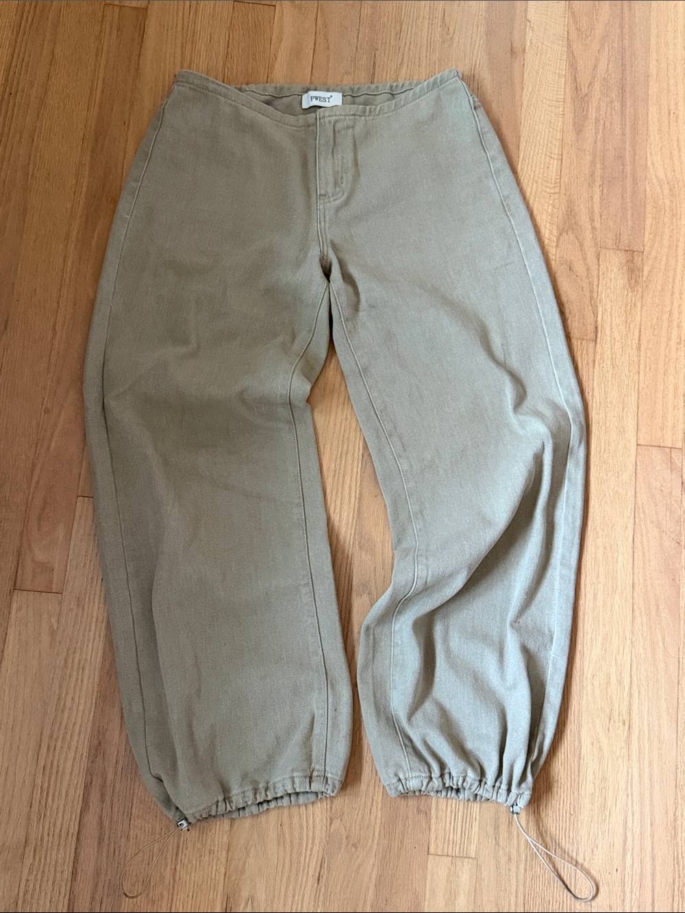 Women’s Cargo Drawstring Hem Jeans in Olive Tan